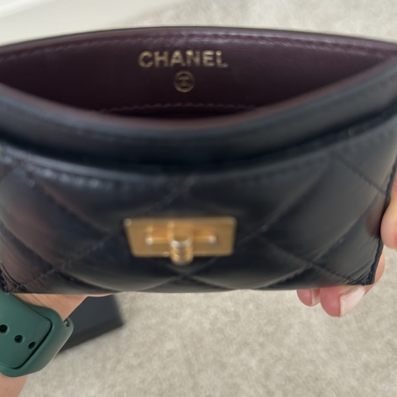 CHANEL O-card holder black on gold metal. 100% authentic - Picture 6 of 6